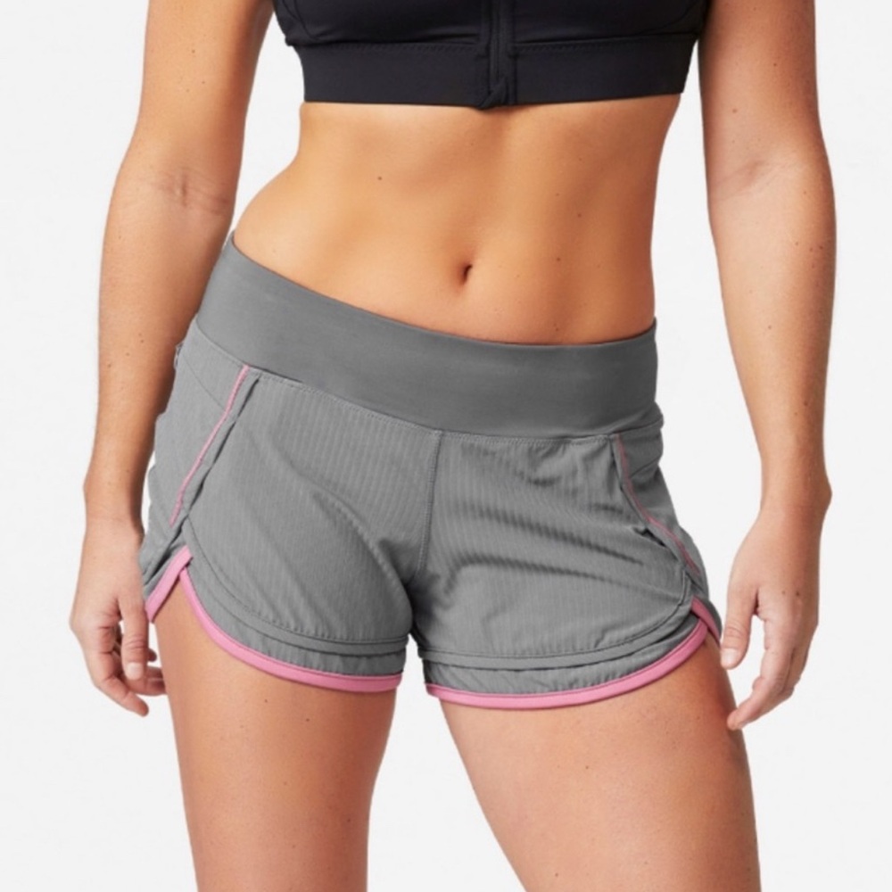 Hylete Iris Scallop lined short cool gray blush pink size small